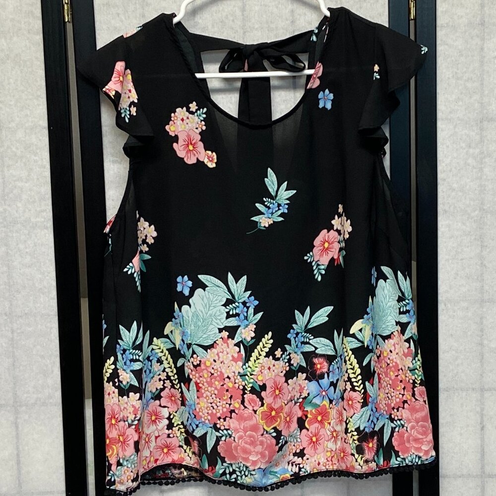 Twine & String Ruffle Cap Sleeve Scoop Neck Open Tie Back Border Print Top Black